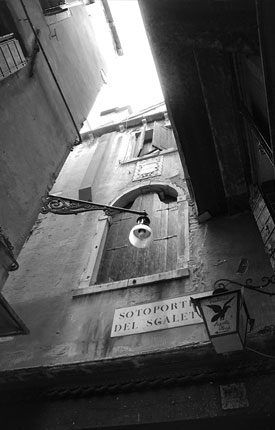 tanjawuertele-design-fotografie-venedig-laterne-häuser